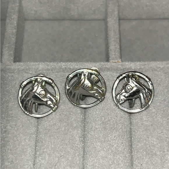 Drawback clip on horse earrings - Picture 3 of 3